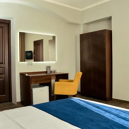 Alfredo Otel Odessa