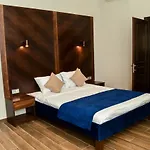 Alfredo Hotel *