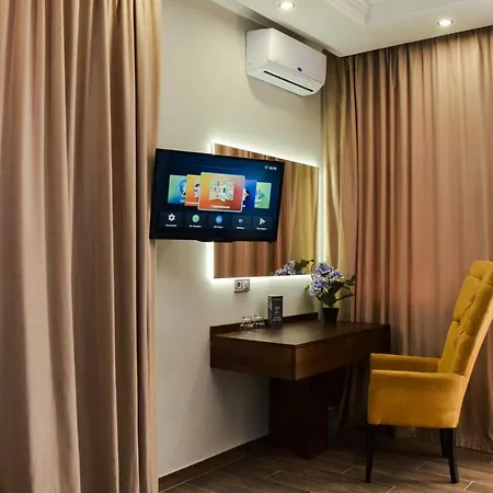 Alfredo Hotel *